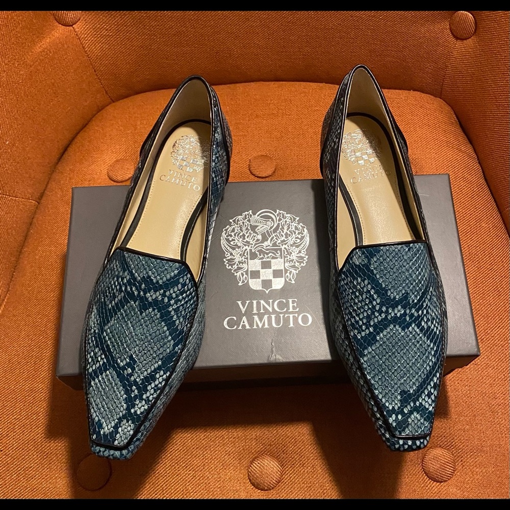 NIB Vince Camuto multi colored Snakeskin flats 9m